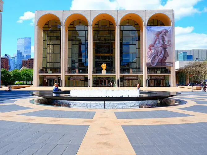 Верхний Вест-Сайд в Нью-Йорке - Линкольн центр