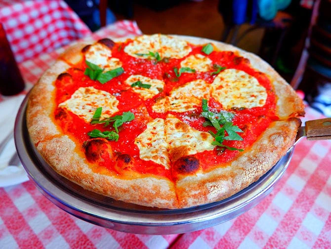 Лучшие пиццерии в Нью-Йорке - Lombardi's Pizza