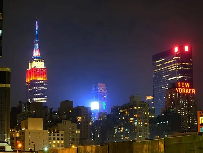 4 июля в Нью Йорке Empire State Building