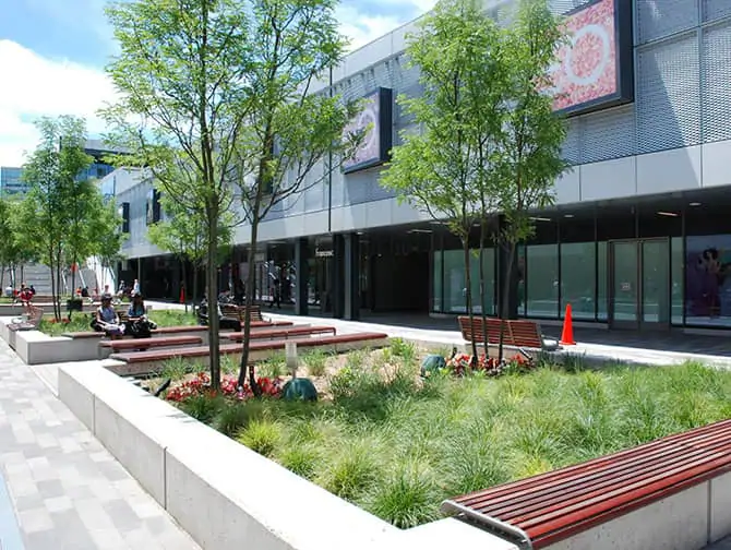 Empire Outlets в Нью-Йорке - Главная торговая линия