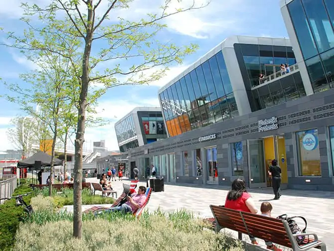 Empire Outlets в Нью-Йорке - Набережная