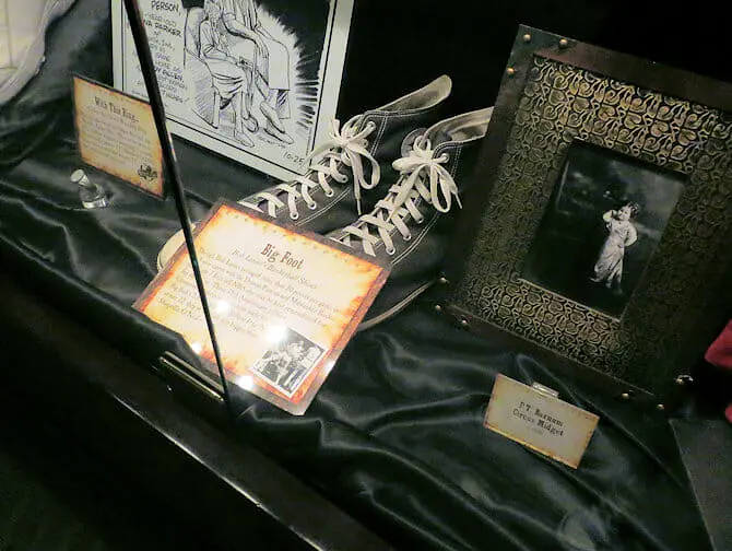 Ripley’s Believe It or Not в Нью-Йорке - Большие кроссовки
