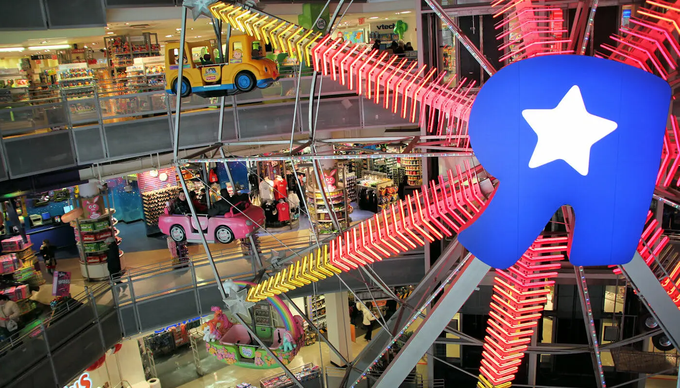 Toys“R”Us магазин игрушек