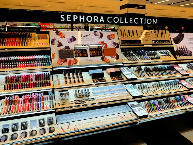 Косметика в Нью-Йорке - Витрина магазина Sephora