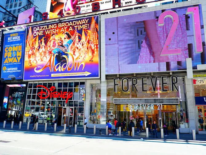Театральный квартал в Нью-Йорке - Forever21