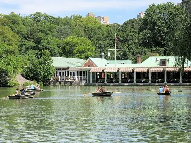 Прокат гребных лодок в Центральном парке - Loeb Boathouse