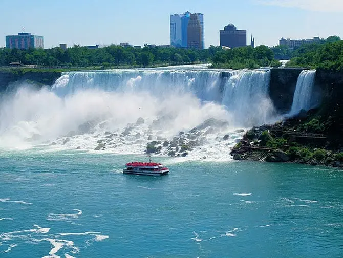 Однодневный тур на автобусе к Ниагарским водопадам из Нью-Йорка - Maid of the Mist