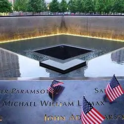Мемориал 9/11 в Нью-Йорке