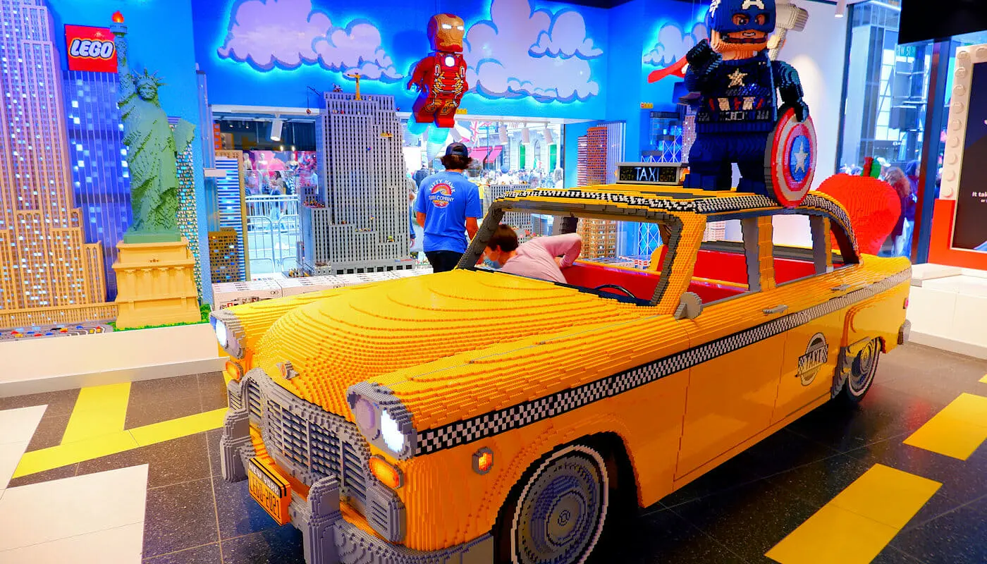 Магазины игрушек в Нью-Йорке - LEGO