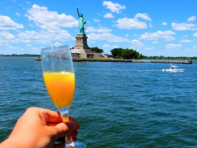 Круиз с бранчем в Нью-Йорке - Statue of Liberty