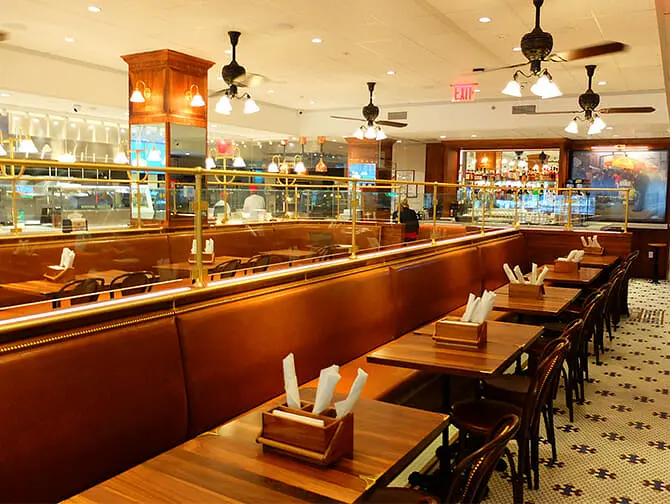 Завтрак в Нью-Йорке - USA Brooklyn Delicatessen внутри