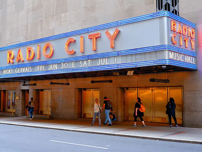 Экскурсия по Рокфеллер-центру - Radio City Music Hall