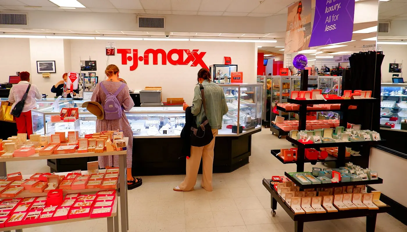 Распродажи в Нью-Йорке - TJ Maxx