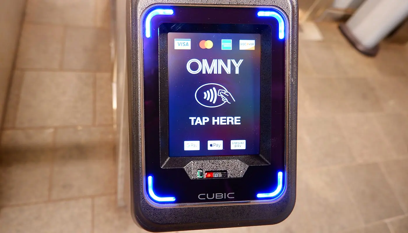 Использование 7-дневной карты OMNY с тарифным лимитом - Валидатор