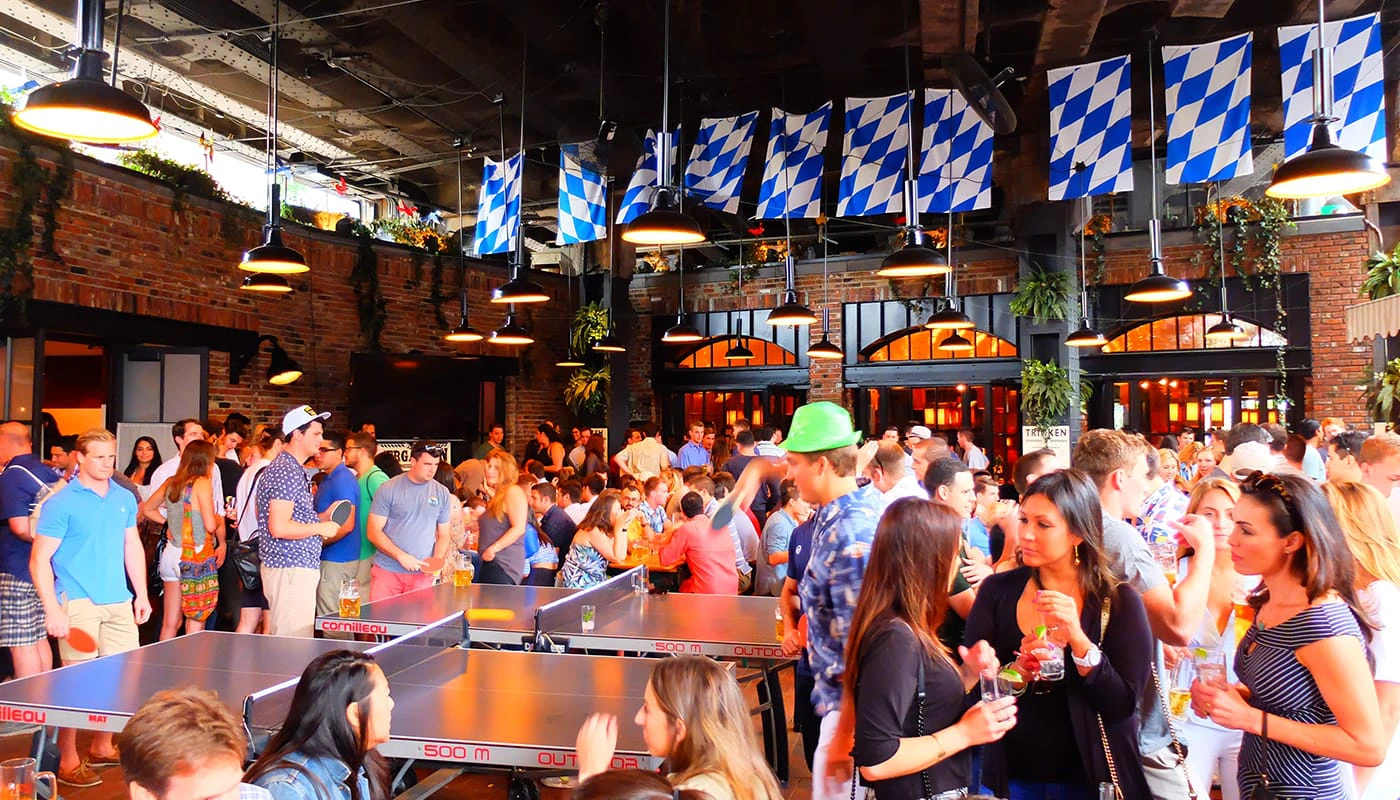 Лучшие ночные клубы в Нью-Йорке - The Standard Biergarten