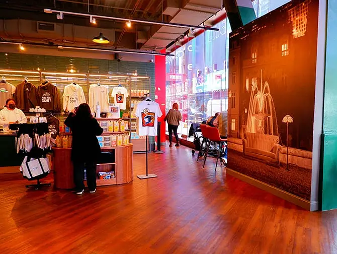 Кофейня Central Perk в Нью-Йорке - Купить сувениры в магазине
