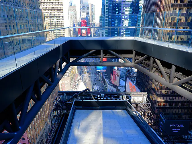 Билеты на One Times Square Skywalk - Отправьтесь в One Times Square, чтобы насладиться уникальными видами на Таймс-сквер